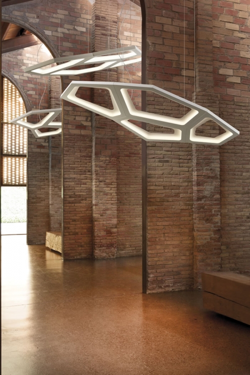Luminaire en suspension Nura de Carpyen Barcelona disponible chez l'Atelier Marceau